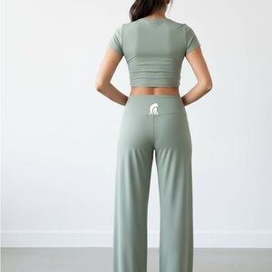 Elegant Green Wide-Leg Women's Pants